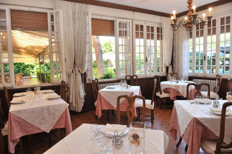 Hotel La Pineta Al Mare Форте дей Марми Екстериор снимка