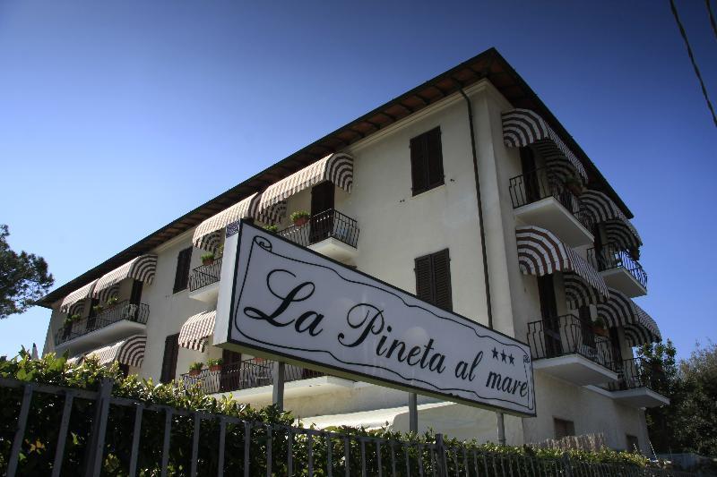 Hotel La Pineta Al Mare Форте дей Марми Екстериор снимка
