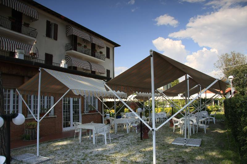 Hotel La Pineta Al Mare Форте дей Марми Екстериор снимка