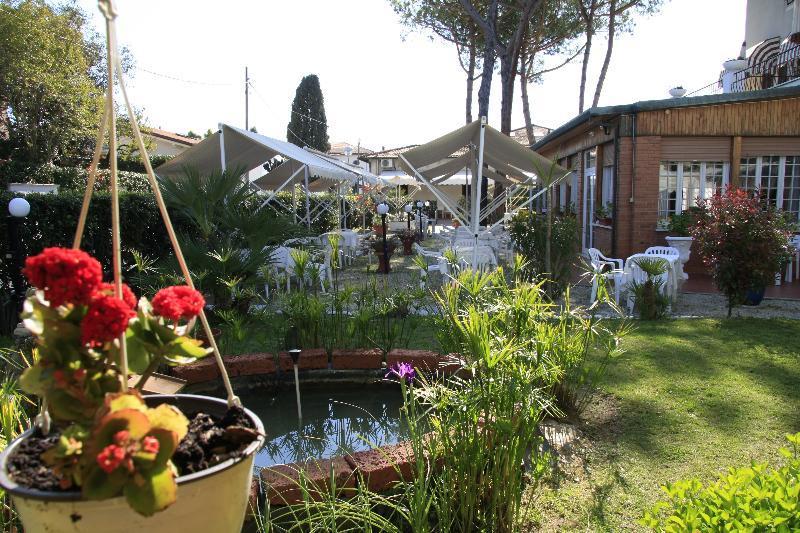 Hotel La Pineta Al Mare Форте дей Марми Екстериор снимка