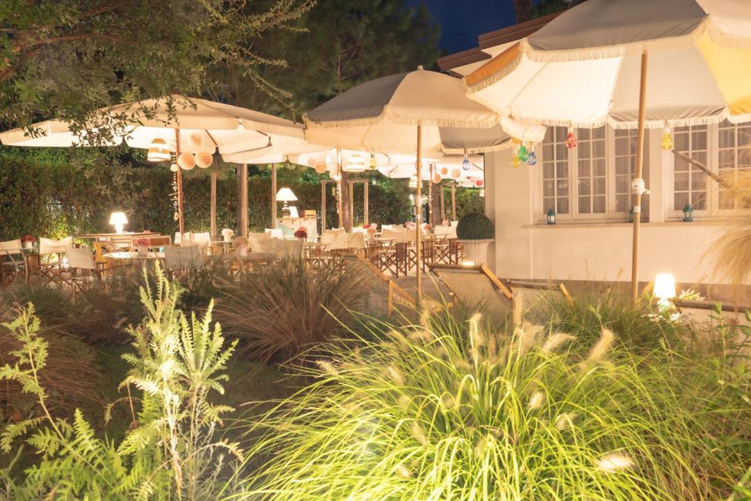 Hotel La Pineta Al Mare Форте дей Марми Екстериор снимка