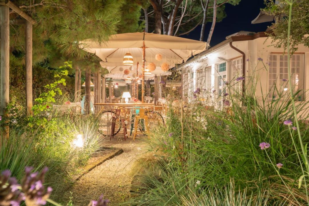 Hotel La Pineta Al Mare Форте дей Марми Екстериор снимка