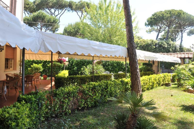 Hotel La Pineta Al Mare Форте дей Марми Екстериор снимка